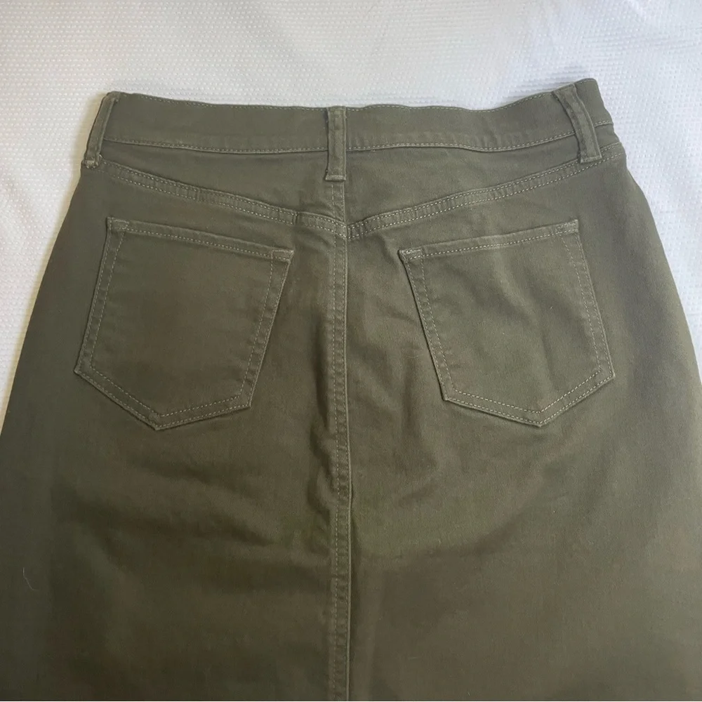 Banana Republic Olive Pencil Skirt - Picture 4 of 9